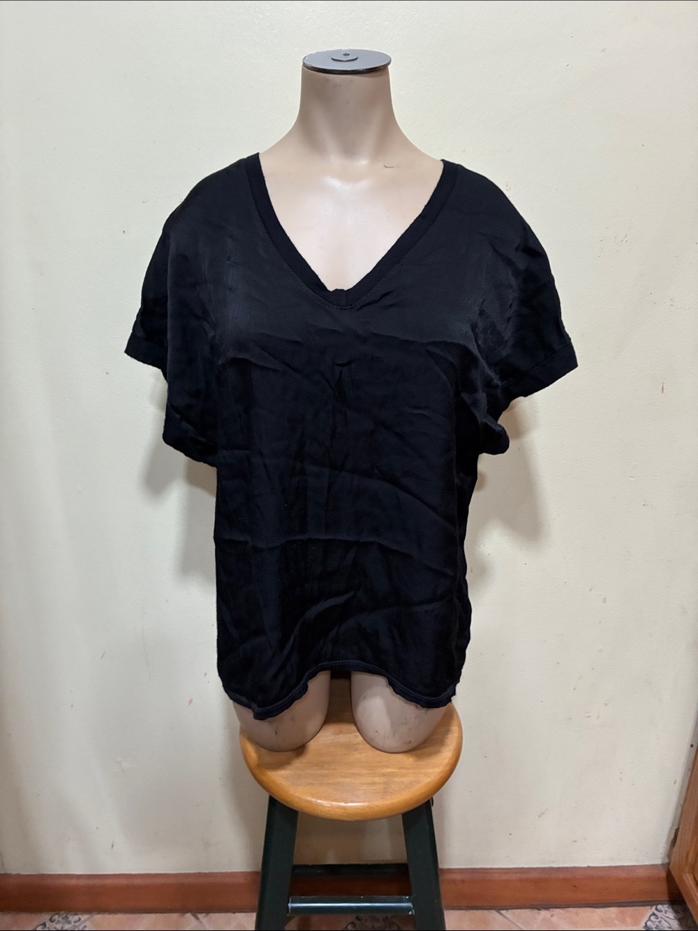 Meo Meli Women's Black V-Neck Short Sleeve Tee - Classic Everyday Top